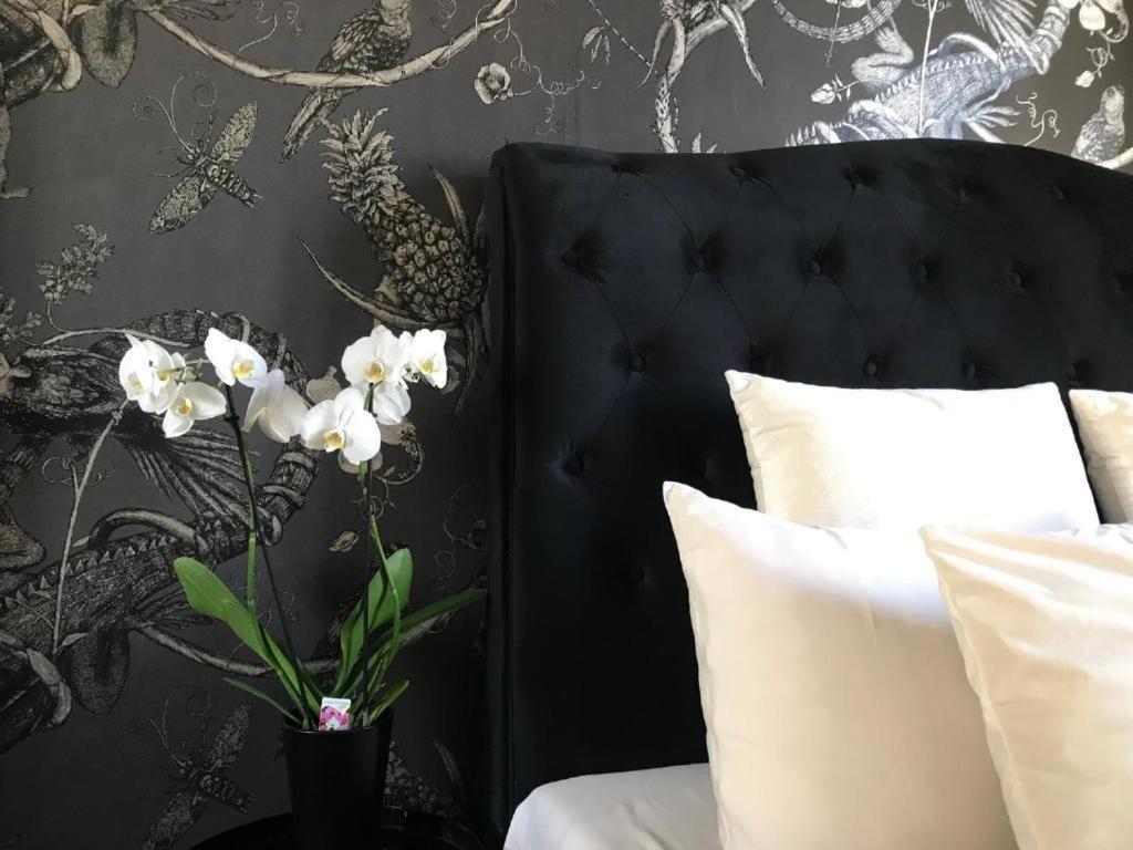 Lippi 42 Guest House Single Room'S In Villa With Garden Milan Exterior photo